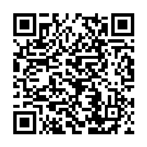 目光中尽是快意地望着燕山魂和许紫烟离去的背影二维码生成