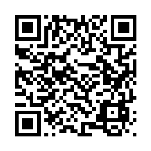 盯着安蓉蓉手上的礼盒两眼直放光二维码生成