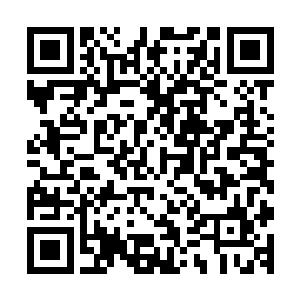 直接从两枚空间碎片之间狭小到不足一尺宽的缝隙中穿了过去二维码生成