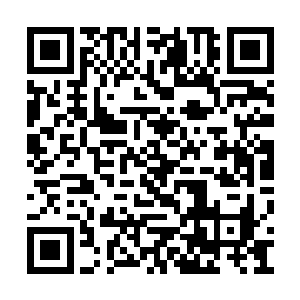 直接拿起桌上的三杯茅台就一咕噜喝进了肚子里二维码生成