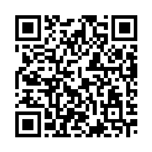 直接的就把酒瓶给砸在了桌子上面二维码生成