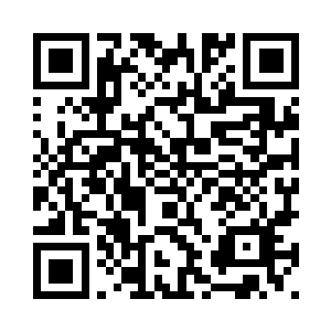 看了一眼虽然被彩网和绿雾阻挡住二维码生成