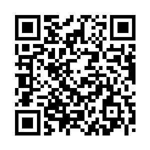 看到了何文婕那白皙圆润的肩头上二维码生成