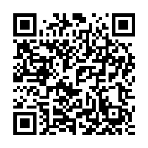 看到只有一个女人孤零零的站在那里惊愕过后便是放肆的大笑二维码生成