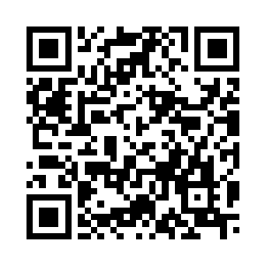 看到拍卖师手中的这件青白玉辟邪二维码生成