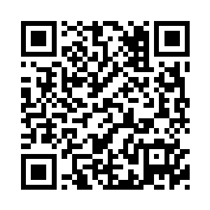 看到李毅跟一个貌若天仙的美女说笑着走下来二维码生成