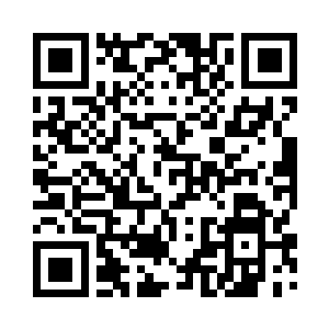 看着潮水一般的人在山坡上涌涌而下二维码生成