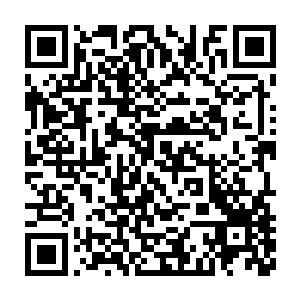 看着澹台璃把吊死鬼摊位上的东西一股脑全部装进一个布包递给我二维码生成