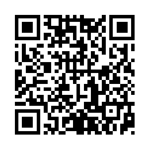 看着站在小院拱门门口的师父天机子二维码生成