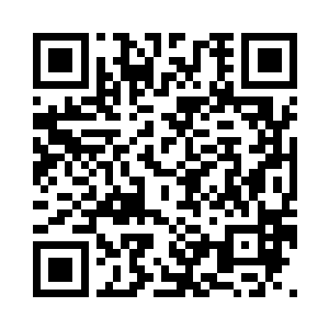 看着表叔就急的抓心挠肝的在那形容二维码生成