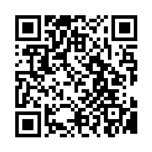 看着车窗外弯着腰听自己说话的汪明浩二维码生成