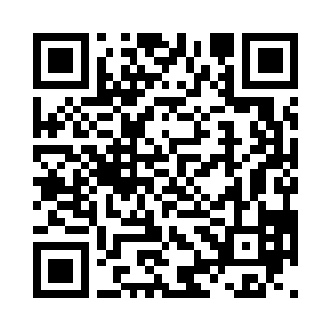 看着邵玄他们似乎漫无目的地到处寻找二维码生成