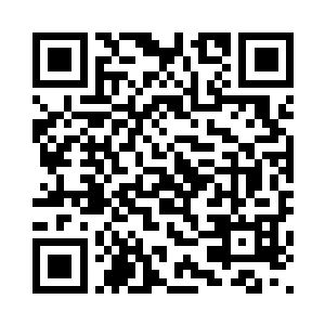 看着陆为民搁在桌案上合十的双手二维码生成