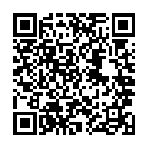 看见佟舒的长裙后摆因为驾车坐着压得棉质长裙皱褶起来二维码生成