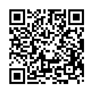 看阮软跟着绕过来有意无意的挡着床头柜方向二维码生成