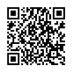 眼神时不时的望着躺在床上脸色苍白的何秦氏二维码生成