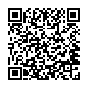 眼角的鱼尾纹和双眸深处所蕴含的沧桑让他独具魅力二维码生成