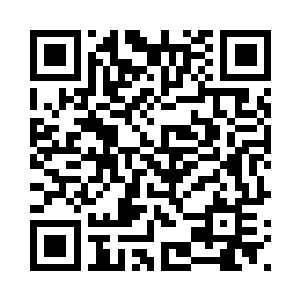 督宰大人站在房间的一个弦窗面前二维码生成