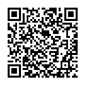 石山正抱着一条不知是什么东西的大腿啃的满嘴流油二维码生成