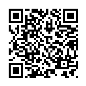 秦宇没有理会黄发妇女的嘲讽话语二维码生成