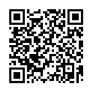 秦洛正抱着一个大瓷器盆在调配药膏二维码生成