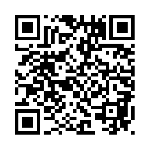 秦洛跑上去问路她完全无视的女人二维码生成