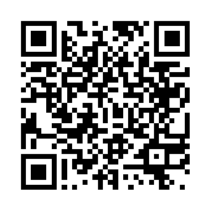 穆昂轻轻的掀起着苏瑷的婚纱头盖二维码生成