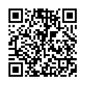 空中很多修士正在围着战争城堡看着二维码生成
