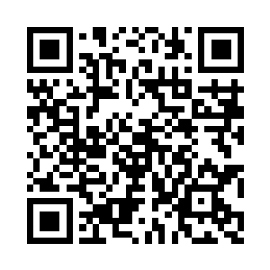 突然一个拿着文件包的年轻人走了过来二维码生成