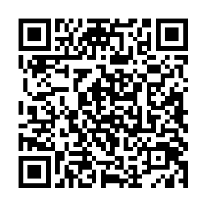 突然一阵刺眼的光线就从水沲底下映到了我眼镜片上二维码生成