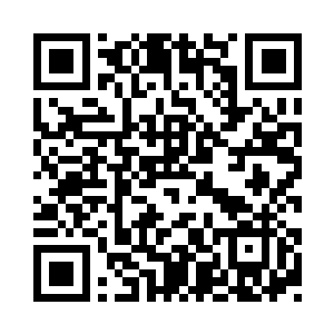 突隔屏风两个人耳语一样交谈传过来二维码生成