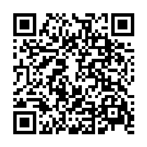 立刻察觉到一辆似曾相识的白色英菲尼迪轿车停在家门口二维码生成