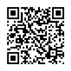 立刻就取出快递箱里的礼物拆起来二维码生成