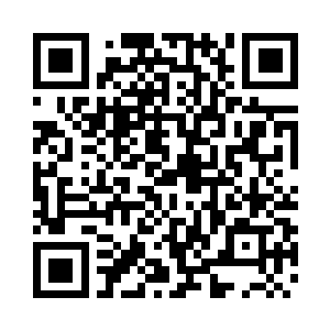 立刻转身向后抓试图重新寻回那温暖的手二维码生成