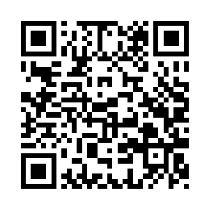 站在台下认真地观察着台上的五人组合二维码生成