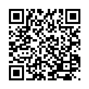 站在唐晓楠身后看林安在门外挥手告别二维码生成
