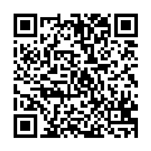 站在舞台那头的朱丹竟朝孙建兵所在的位置走了过来二维码生成