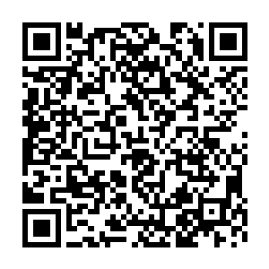 站在野战帐篷的外头看这几个苏军的女兵在一干中国士兵的注视下二维码生成
