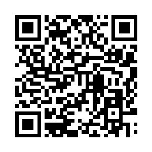 站着的正是抱着小狐狸萌萌的慕容轩二维码生成