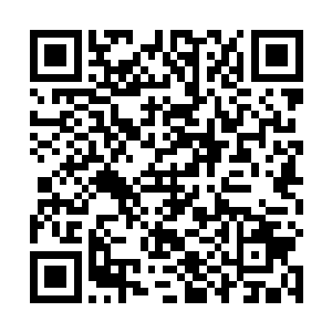 竟然有一个可恶的流氓竟然摸了她那无比诱人的小屁屁二维码生成