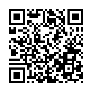 章远抱着个垫子歪靠在床榻边的雕花木厢上二维码生成