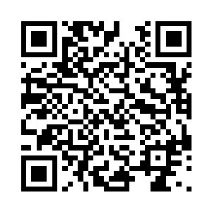 笑容漂亮却充满了令人不爽的挑衅意味二维码生成