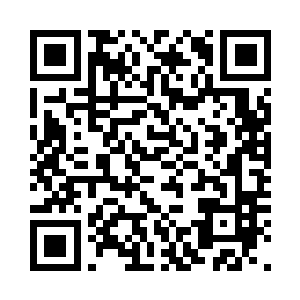 笑着对刚刚爬上甲板二层的孙掌柜道二维码生成