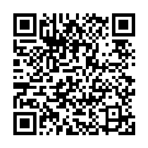 笼罩在身周的朦胧金光中不时有一丝丝银芒如同流星般划过二维码生成