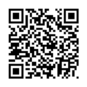 等她报道的时候看到校门口挂的条幅二维码生成