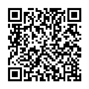 简直就像四面八方同时有几台推土机朝着自己碾压过来一样二维码生成