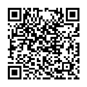 简简单单地就将天空中那浩瀚一片的云海切了开来二维码生成