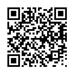 粗壮的前肢狠狠的挥在一旁的树干上二维码生成