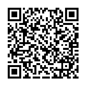 红极星看到了一颗漂浮在黑暗宇宙中的蔚蓝色星球二维码生成