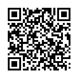 红红的大嘴唇子好像从耳朵下边分叉的二维码生成